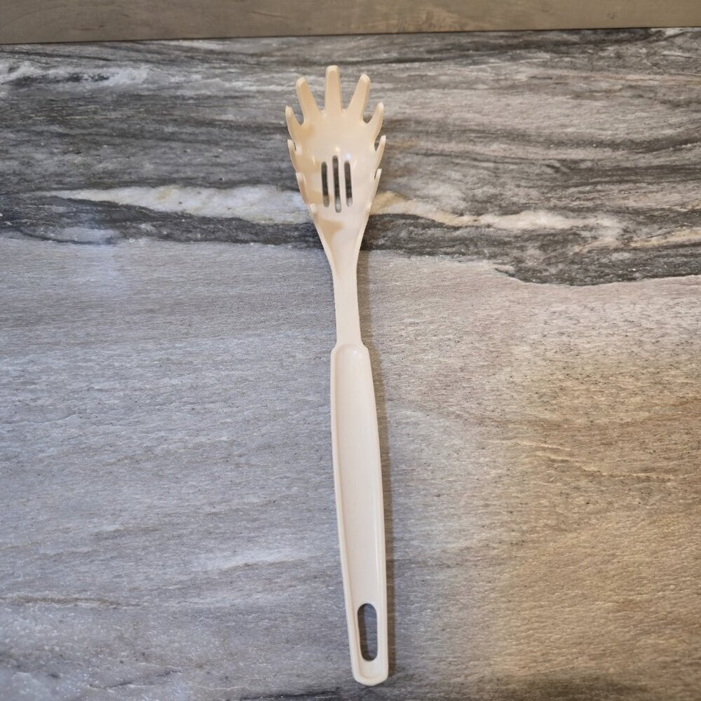 Vintage EKCO USA Pasta Server Spaghetti Fork Cream Plastic Utensil Dishwasher...